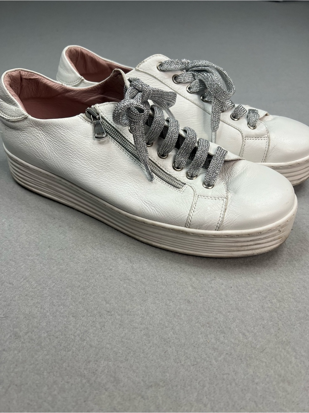 Sole Bliss Hero White Leather Sneaker Size EU 42 (US Sz 11)